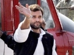 Rahul visits cyclone Hudhud-hit Andhra Pradesh